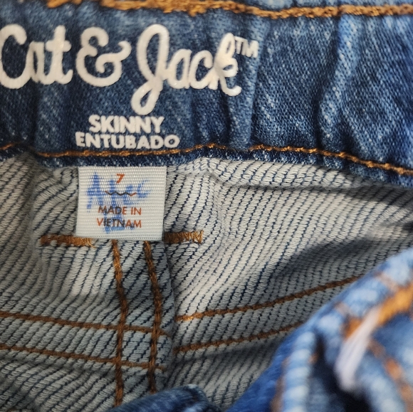 Boys size  7, [Cat & Jack] cutest distressed blue jean shorts with - Picture 4 of 10